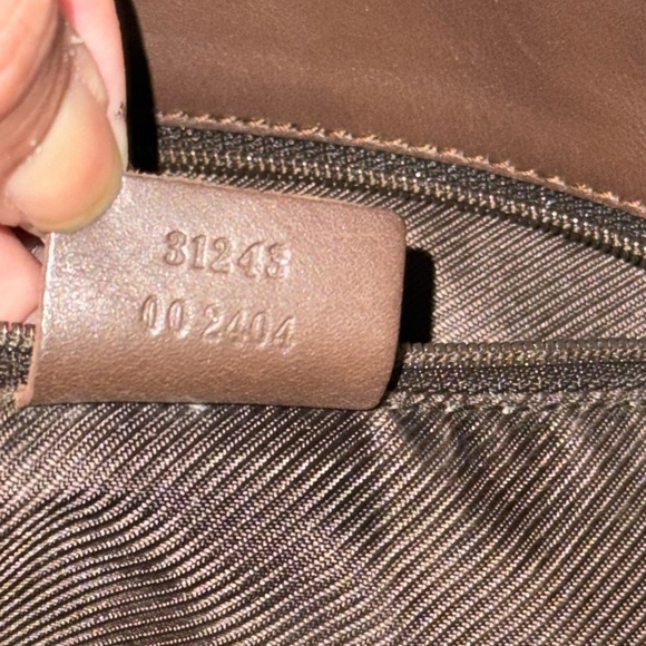 Gucci Signature GG Canvas Bucket Tote - Picture 7 of 9